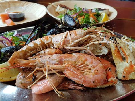 삼천포 맛집: 바다의 신선함과 전통의 맛이 공존하는 곳